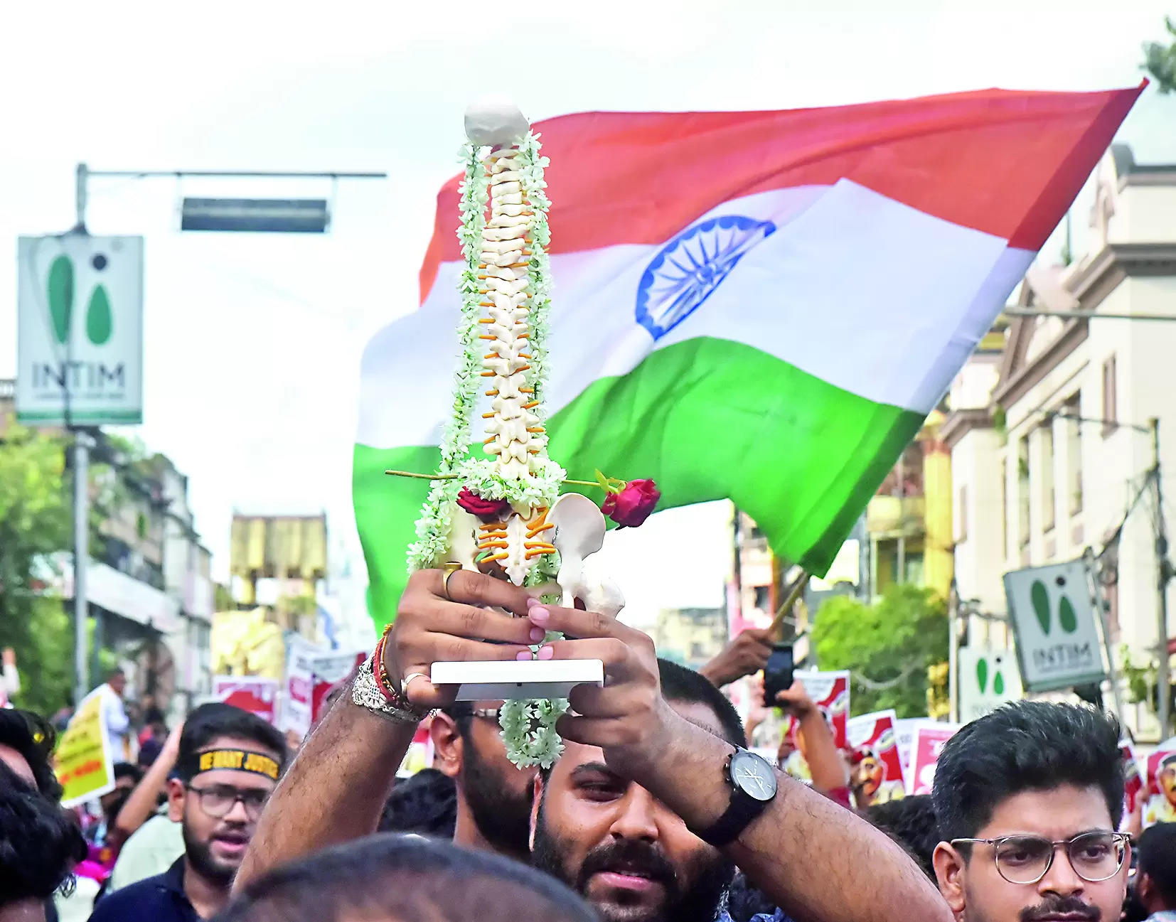 Kolkata rape-murder: Junior doctors stay the night at Bowbazar after cops block march