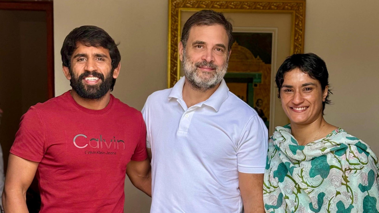 Rahul meets wrestlers Vinesh Phogat, Bajrang Punia ahead of Haryana polls