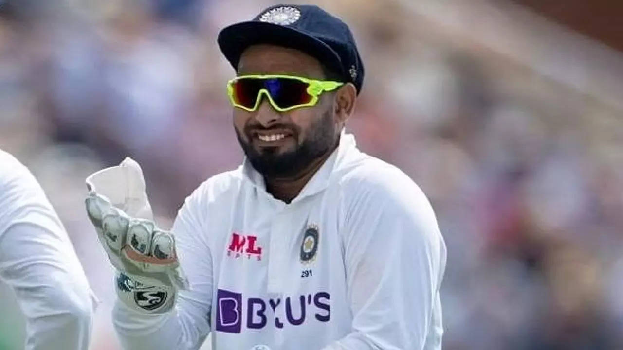 Pant says no, but captain takes review, loses it