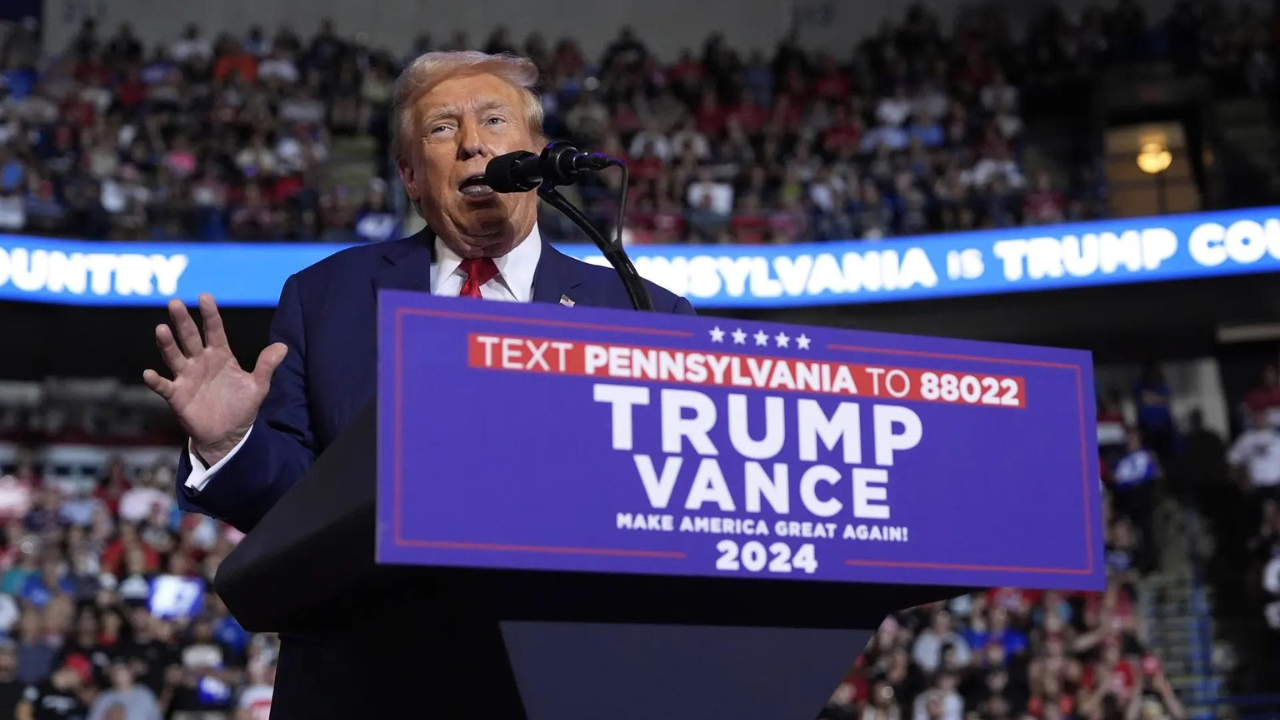 Height of pettiness: Small-minded Trump seeks advantage from his large frame