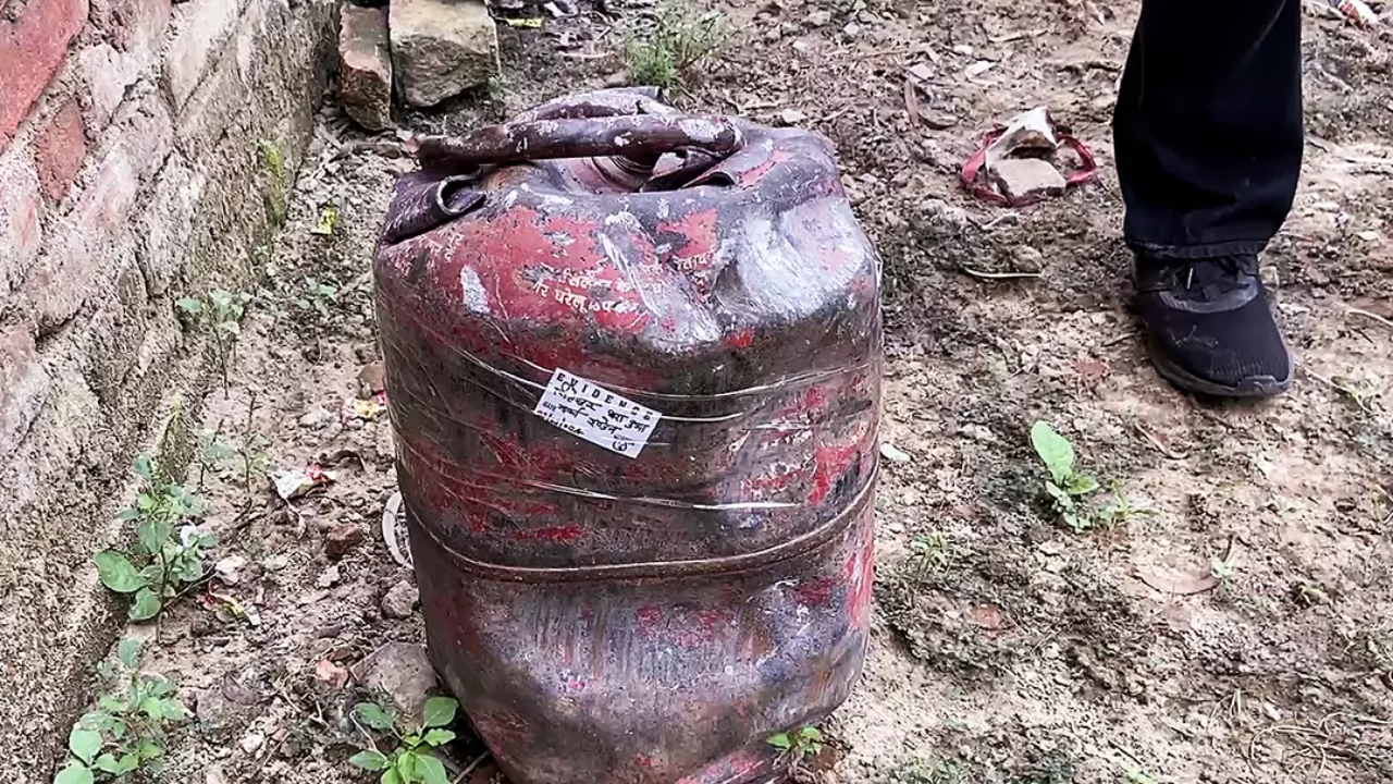 LPG cylinder & Molotov cocktail found near track, FIR for bid to blow up Express train