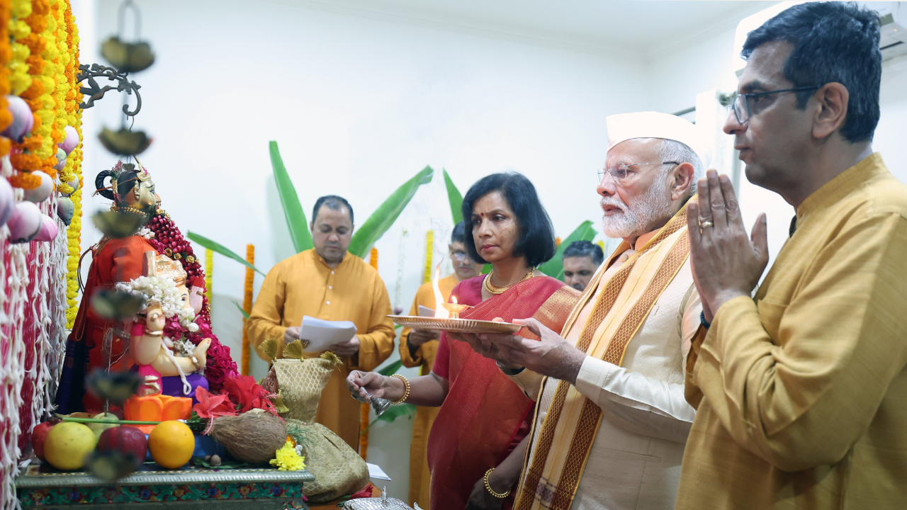 ‘Deal with it’: Oppn vs BJP over PM Modi attending Ganpati Puja at CJI’s house