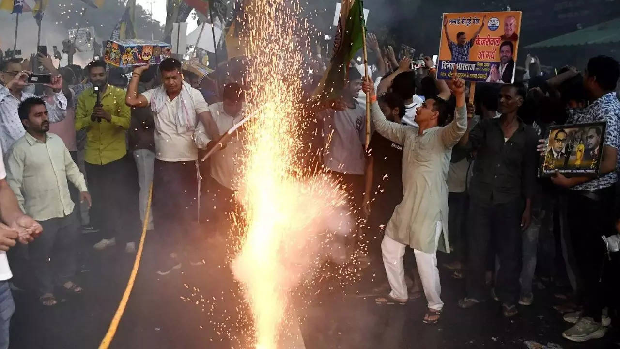 After AAP workers burst crackers, BJP slams govt