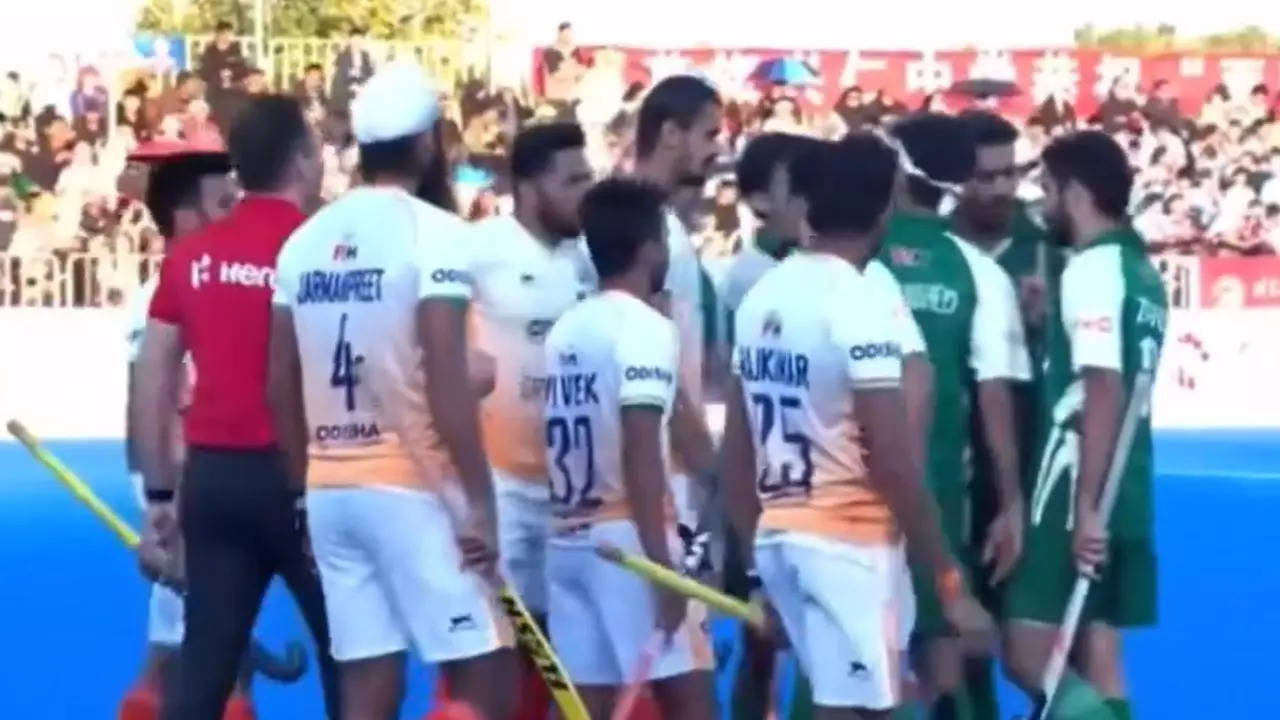 Watch: India, Pakistan players involved in heated exchange