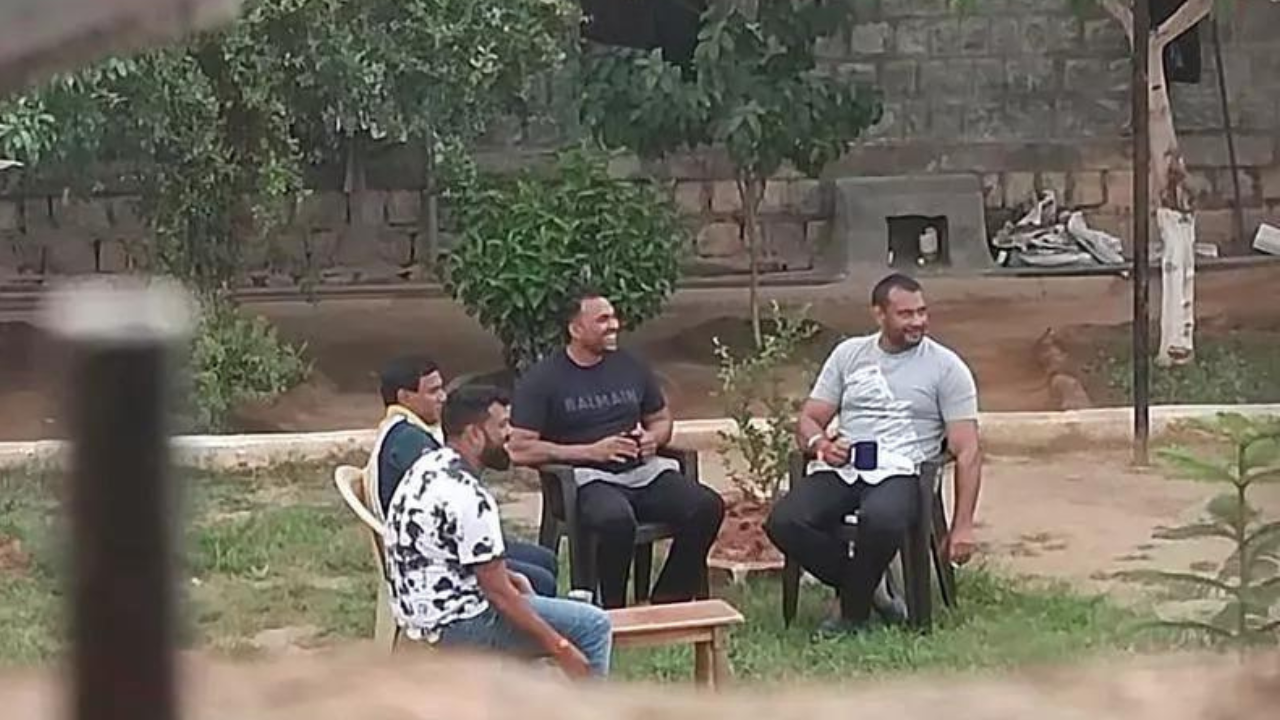 15 phones, knives, omelette stoves found in prison where actor Darshan was ‘relaxing’