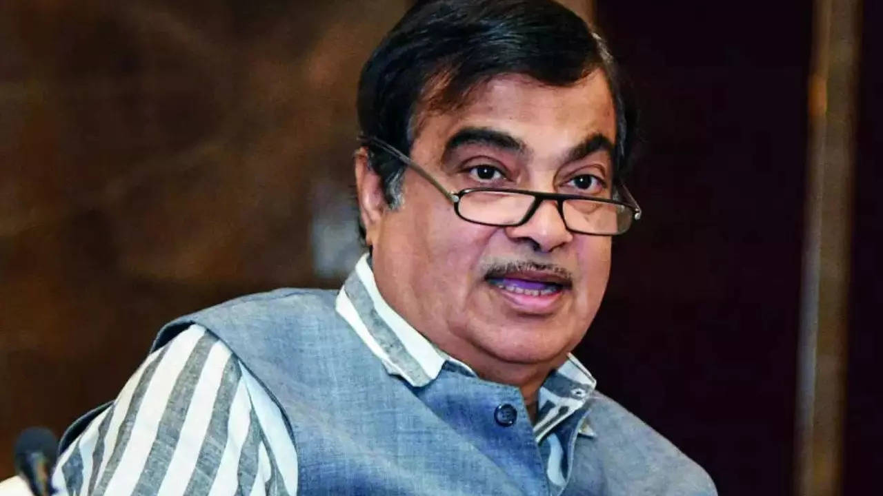 Files move faster with ‘weight’ on them: Nitin Gadkari faults govt system