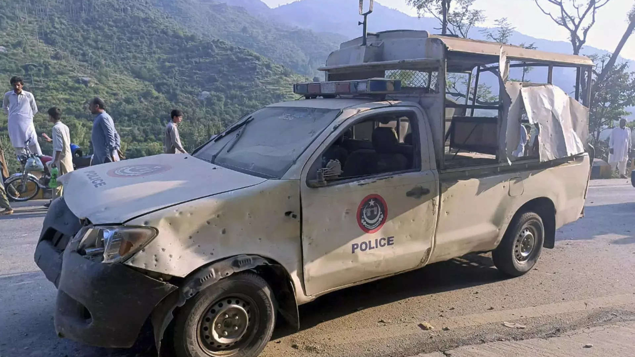 Cop dead as bomb explodes near convoy of envoys of 12 countries in Pakistan