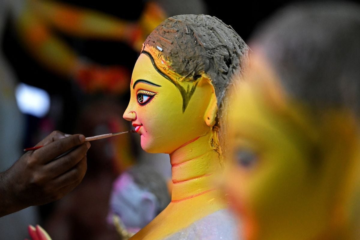 Mumbai Gears Up For Navratri, Artisans Give Final Touches To Idols Of Goddess Durga | VIDEO