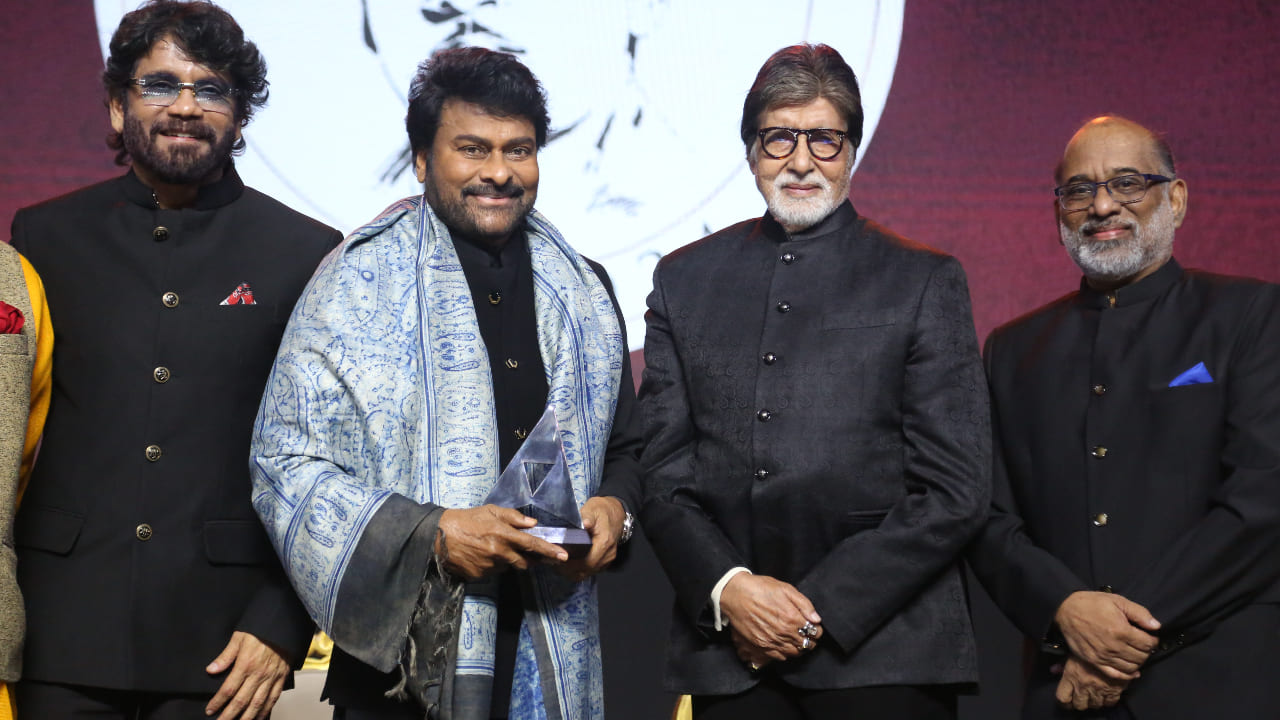 PICS: Chiranjeevi gets felicitated with ANR National Award by Amitabh Bachchan at event hosted by Nagarjuna Akkineni