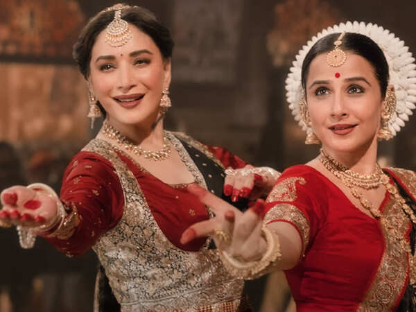 Madhuri Dixit and Vidya Balans Ami Je Tomar 3.0 is a hit