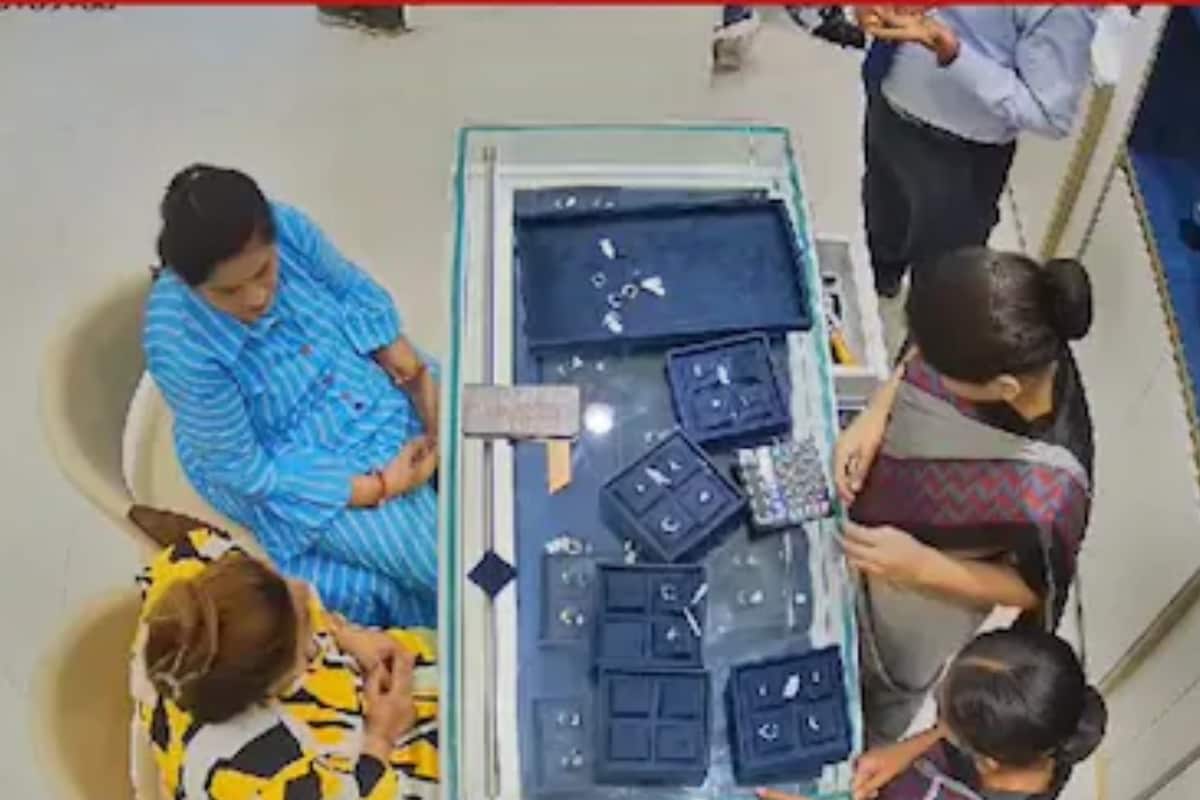 From Counter to Phone to Dupatta to Bag: Women Caught on Cam Stealing Diamond Ring in Gwalior