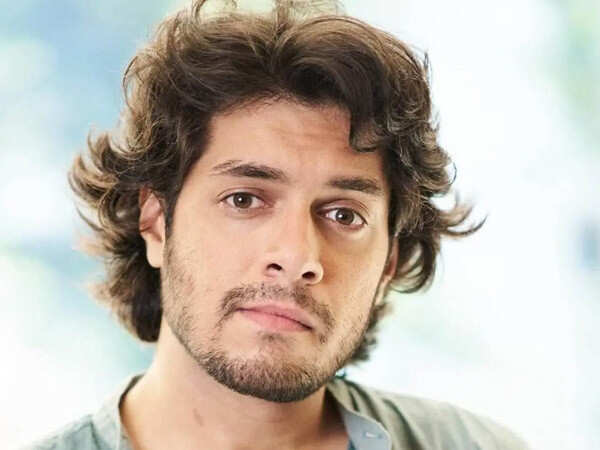 Junaid Khan to star in Fats Thearts Runaway Brides at Prithvi Festival