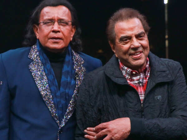 Dharmendra congratulates Mithun on Dadasaheb Phalke Award