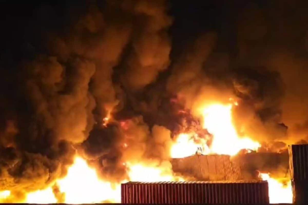 Massive Fire Destroys Warehouse in Maharashtra’s Bhiwandi, Efforts To Douse Flames On