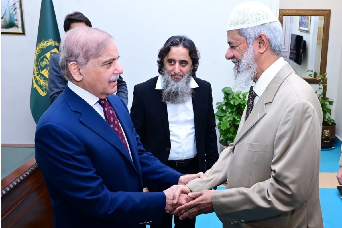 How State Guest Zakir Naik Swiftly Became ‘KhalNaik’ for Pakistanis with His Bizarre Comments and ‘India Love’