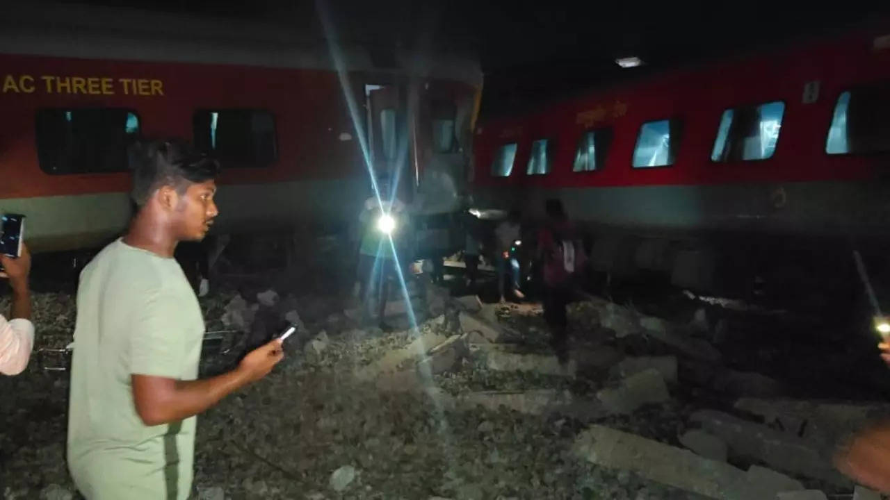 Express train was travelling at 75km/h when it collided with goods train