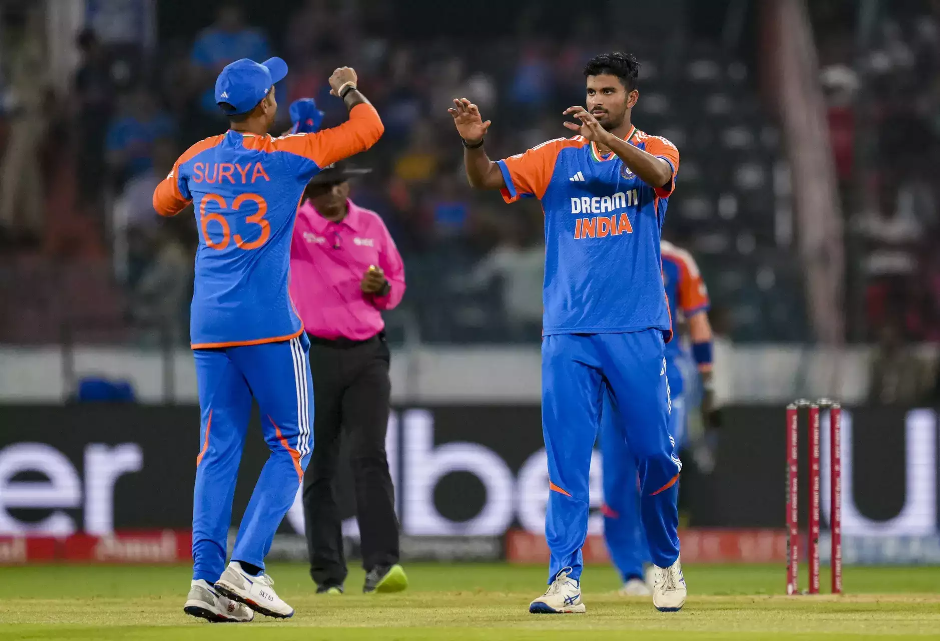 Washington outclasses Pandya, Parag to win…