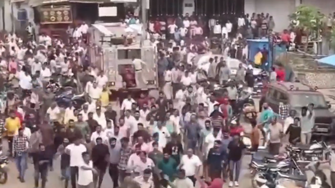 Mob attacks SDM after criminal kills cop’s family, dumps heads 4 km away