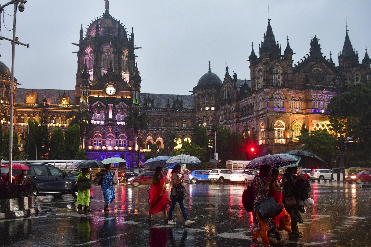 Mumbai Receives Moderate Rainfall, IMD Issues Yellow Alert For Monday