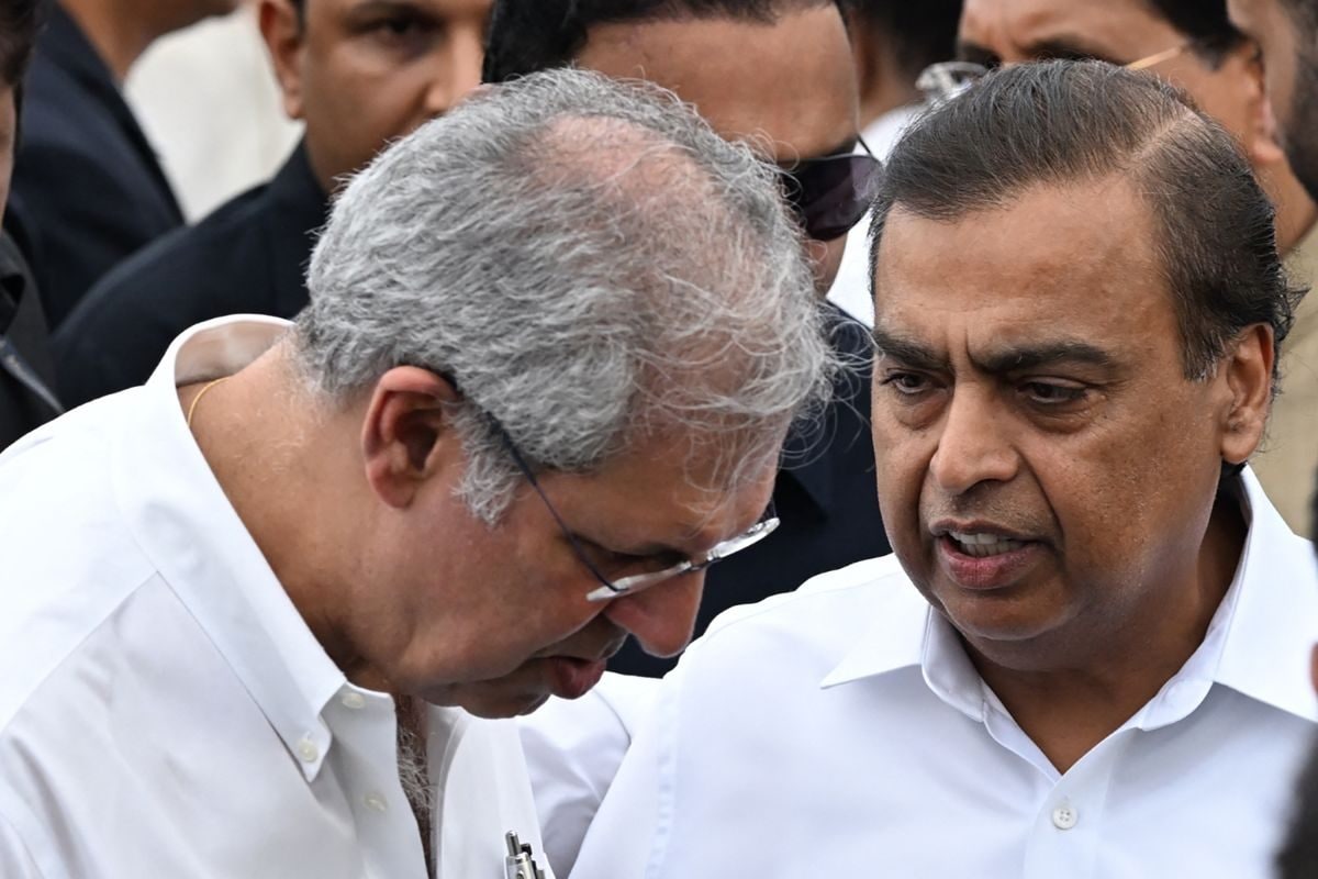 Ratan Tata Death: Younger Brother Jimmy Pays Last Respects, Stepmother Simone Arrives In Wheelchair For Funeral Rites