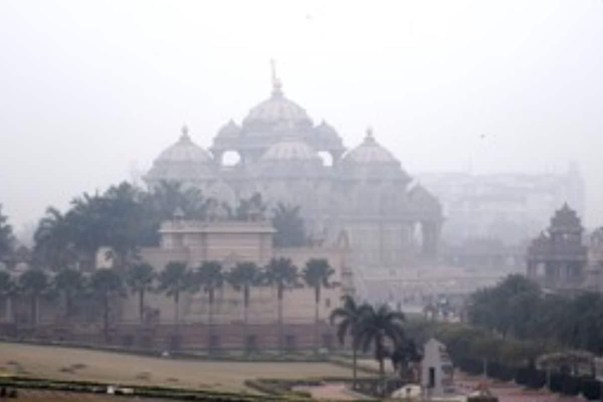Delhi Air Pollution: Thick Fog Blankets National Capital As AQI Drops To ‘Very Poor’ Category
