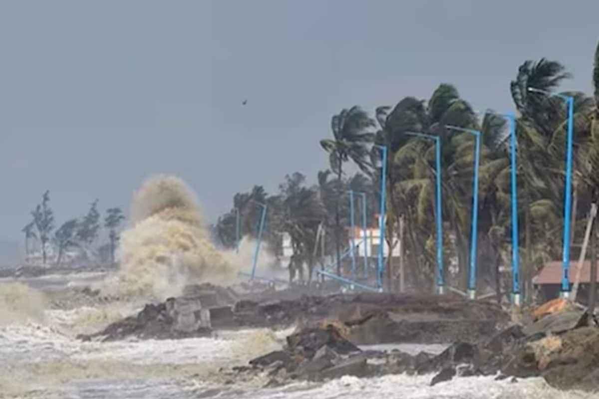 Cyclone Dana Aftermath: People Pay Rs 20/Hour to Charge Mobile in Odisha’s Bhadrak