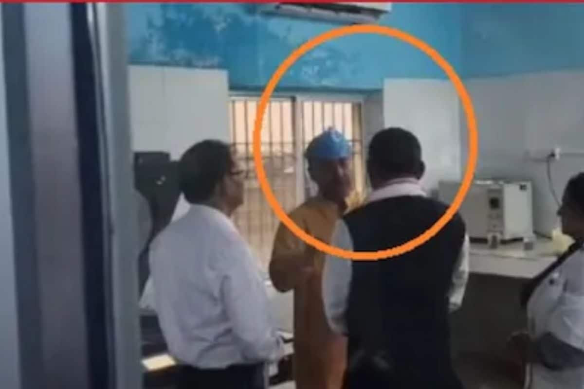 Uproar in Bihar After Health Minister Wears ‘Shoe Cover’ on Head at Begusarai Hospital