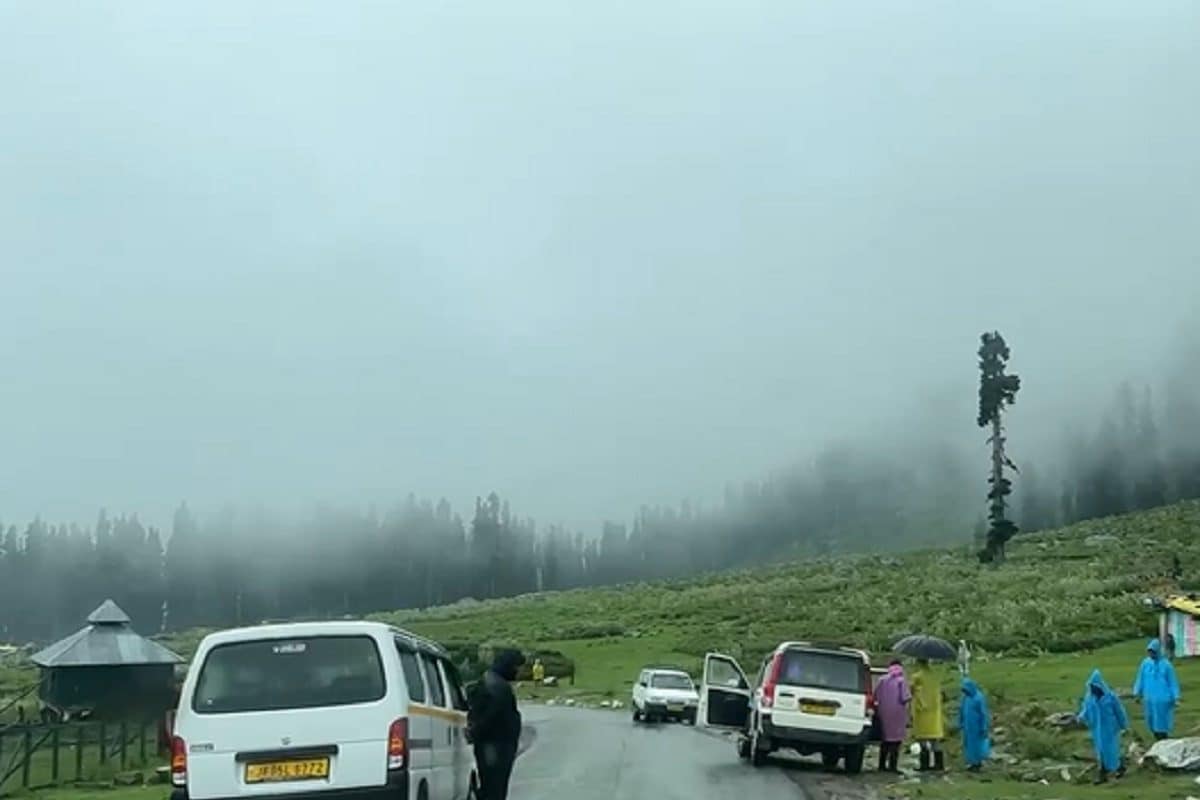2 Soldiers Injured As Terrorists Attack Army Patrol Vehicle In J&K’s Gulmarg