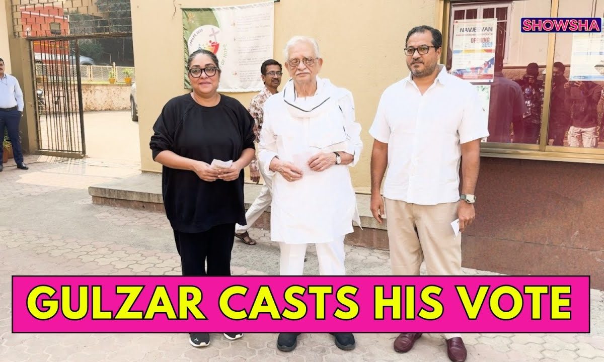 Gulzar, 90, Arrives With Daughter Meghna Gulzar To Vote In Maharashtra Elections 2024 | WATCH