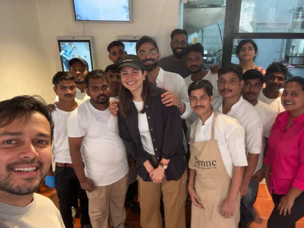 VIRAL: Virat Kohli and Anushka Sharmaâs dosa date