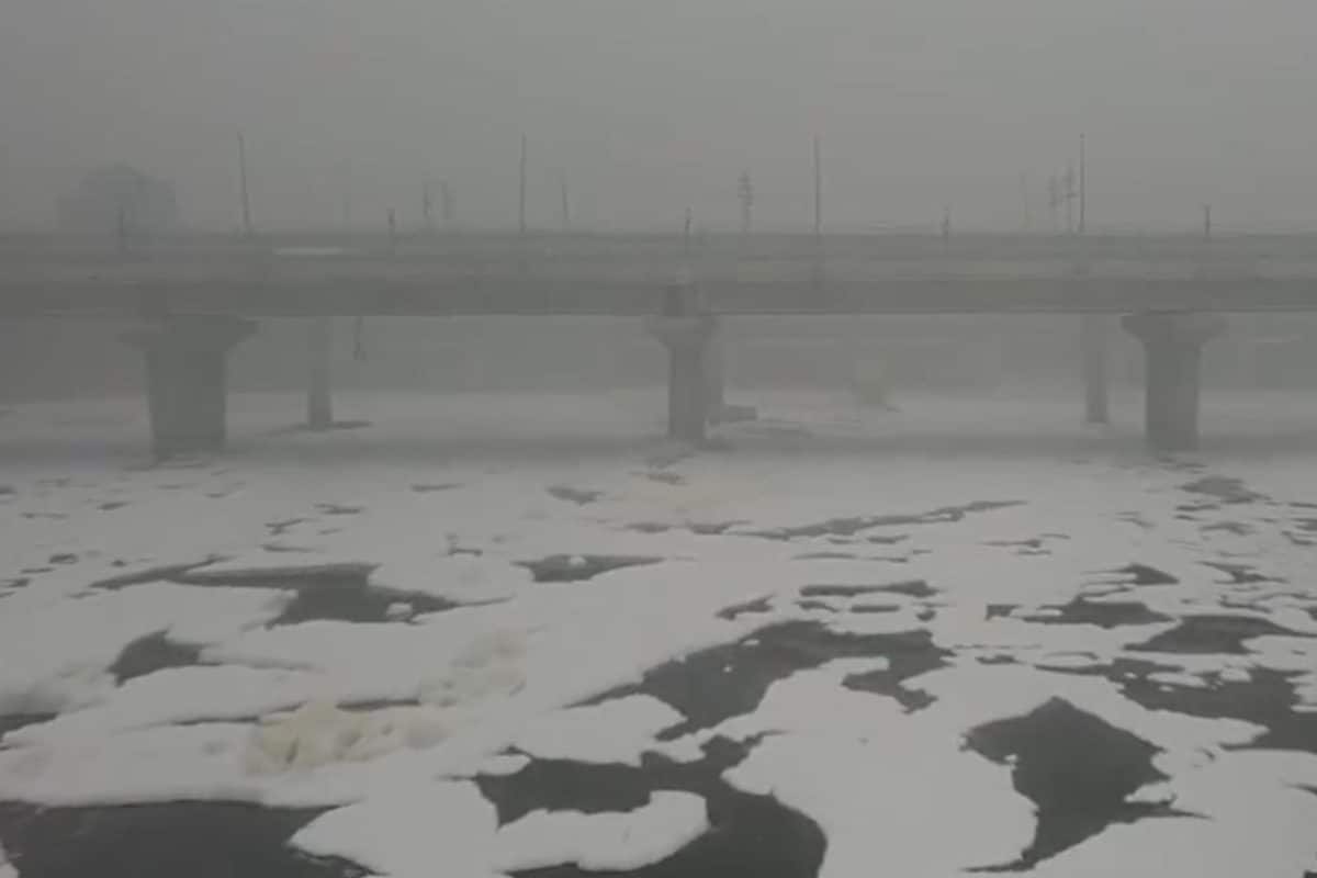 Smog Blankets Delhi As AQI Remains ‘Very Poor’, Visibility Restricted As Winter Sets In