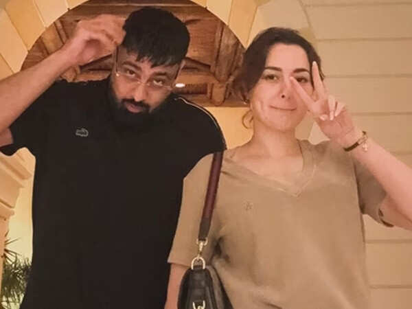 Video: Badshah Hugs Rumoured Girlfriend Hania Aamir During His Concert