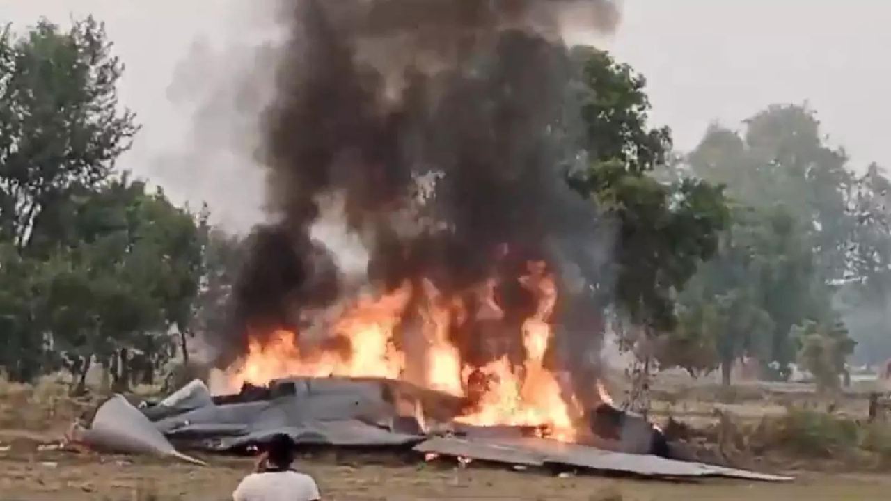 Army plane crashes near Agra, pilot ejects safely