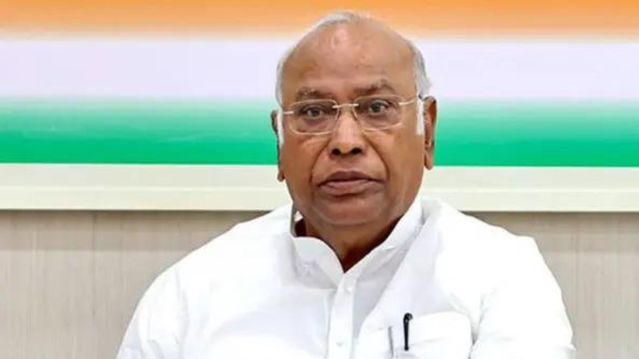 ‘Yogi ji’s or Modi ji’s?’: Kharge asks BJP to decide between ‘batenge, katenge’ and ‘ek hai’ slogan