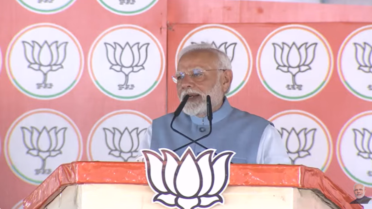 ‘Ek rahenge toh safe rahenge’: PM Modi accuses Cong-JMM of creating caste divide