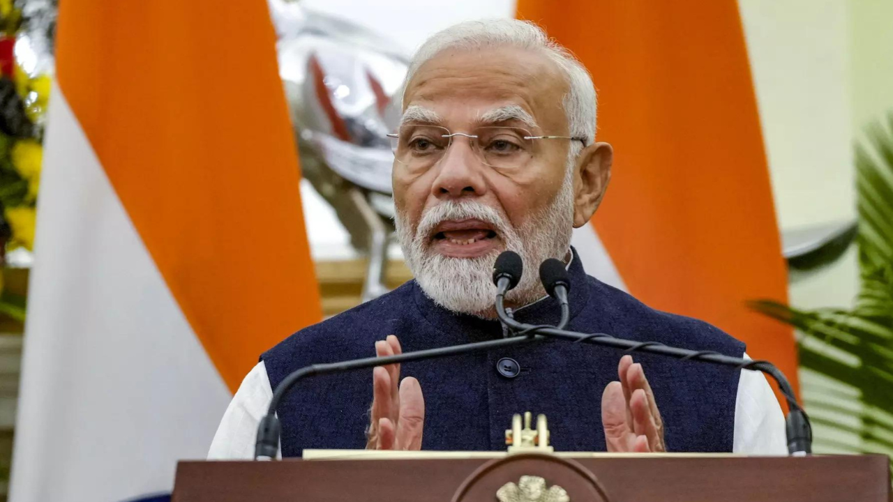 PM Modi’s plane hits snag, leaves J’khand in another aircraft