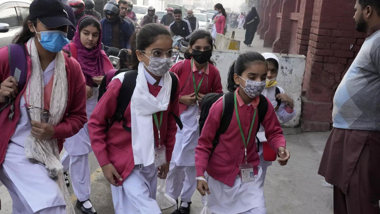 Delhi pollution: SC suggests reopening schools, refuses to relax curbs