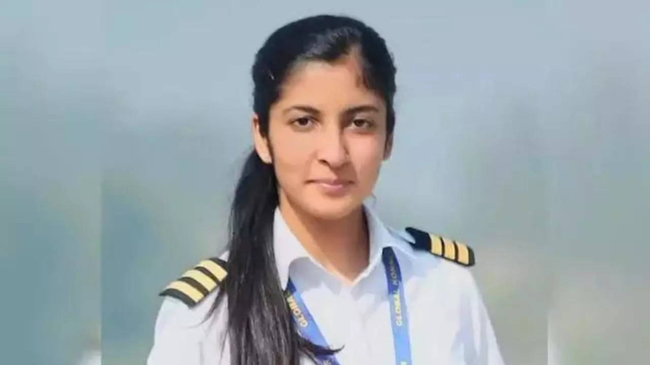 Air India pilot suicide: Kin allege foul play, say boyfriend made her pay bills