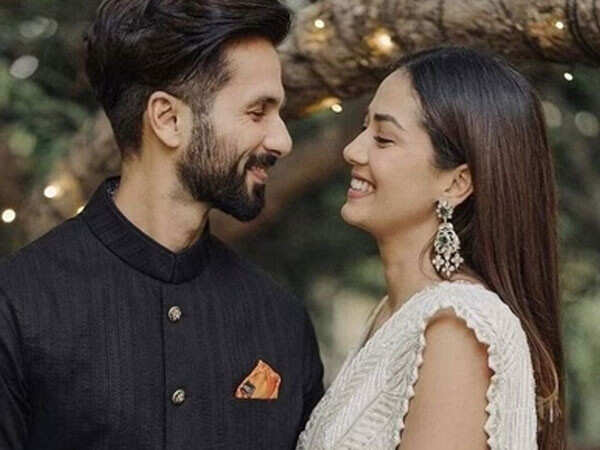 Shahid Kapoor shares sneak peek of romantic movie date with Mira Rajput Shahid Kapoor shares sneak peek of romantic movie date with Mira Rajput