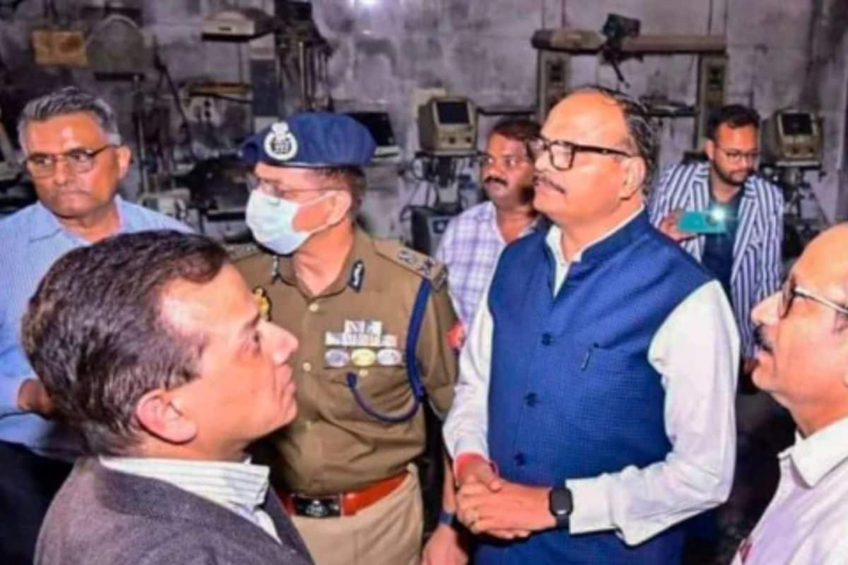 6 In Single Bed, Expired Extinguishers: Lapses Come To Fore As 10 Kids Die In Jhansi Hospital Fire