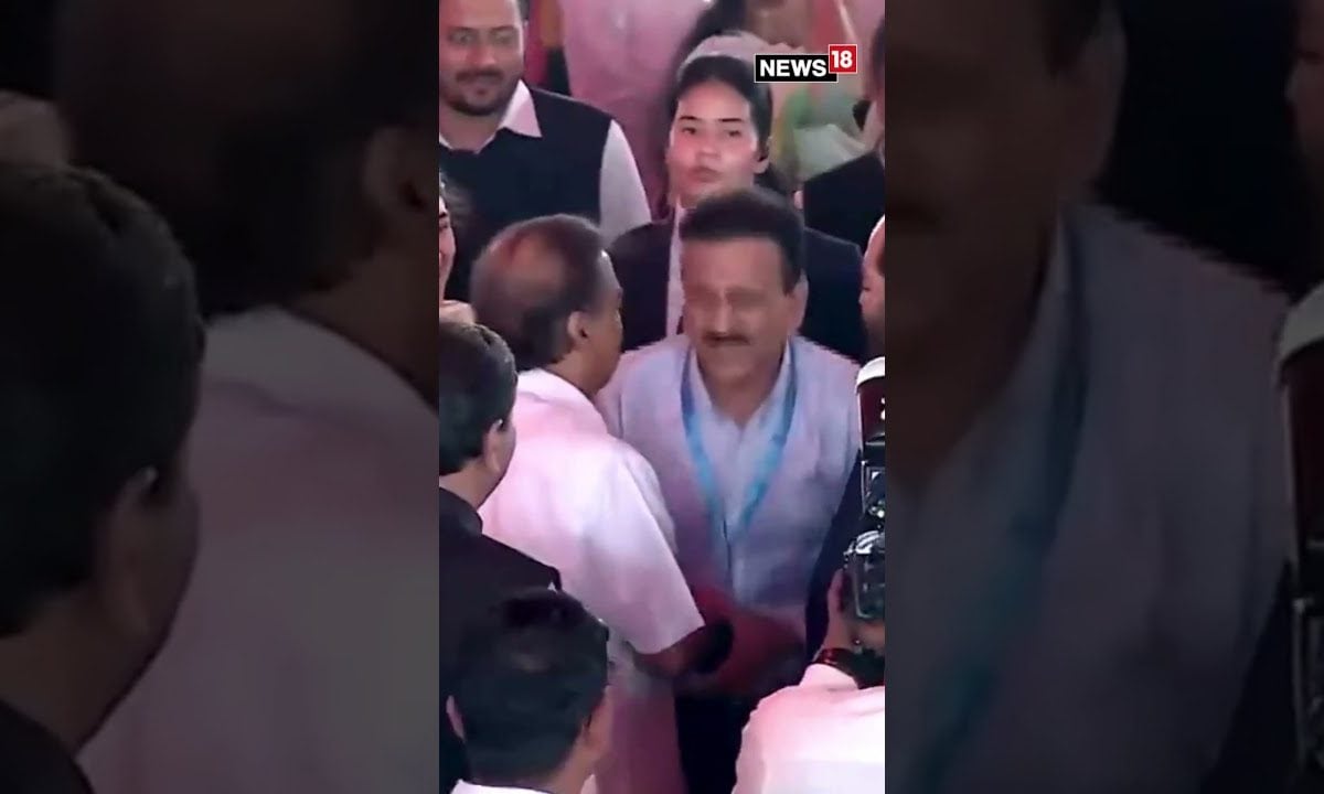 Reliance Industries Chairman Mukesh Ambani Along With Family Attends  Maharashtra CM Oath Ceremony