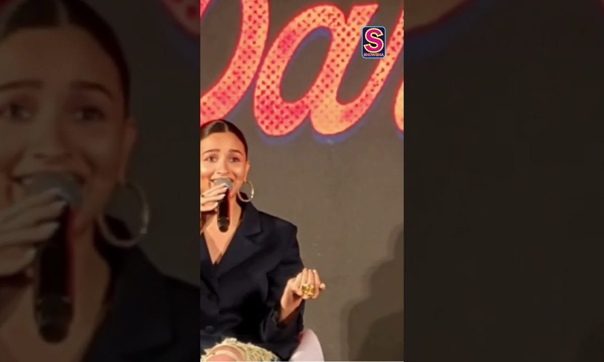 Alia Bhatt Sings Happy Birthday Song At A Fan’s Request In An Event In Mumbai | Celebrity | N18S