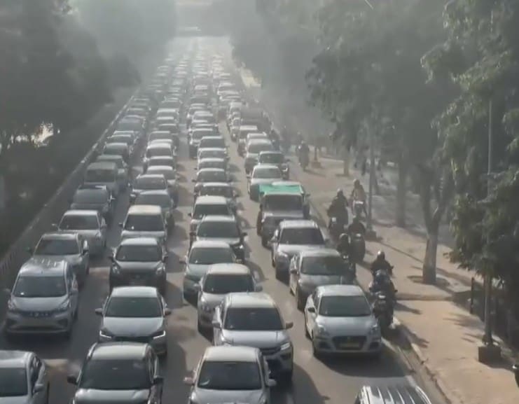 Massive Traffic Jam, Delhi-Noida Borders Choked Ahead Of Farmers’ Protest