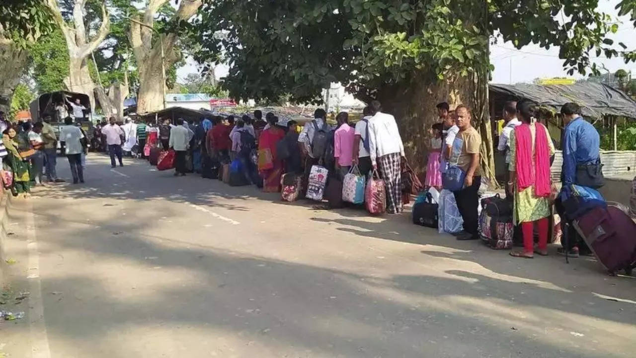 Bangladeshi nationals rush to go home, queue up at checkpost amid unrest