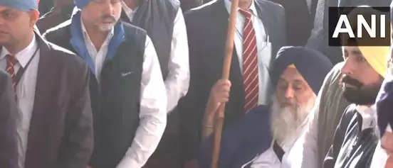 Watch: Day after assassination bid, Sukhbir Badal performs ‘seva’