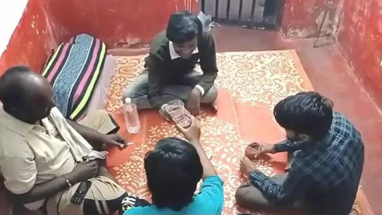 No bar behind bars? Clips show prisoners boozing in Karnataka jail