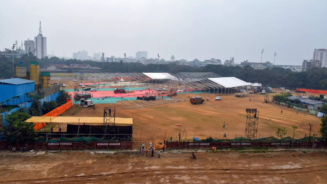 Items worth Rs 12 lakh stolen during Fadnavis’ swearing-in ceremony