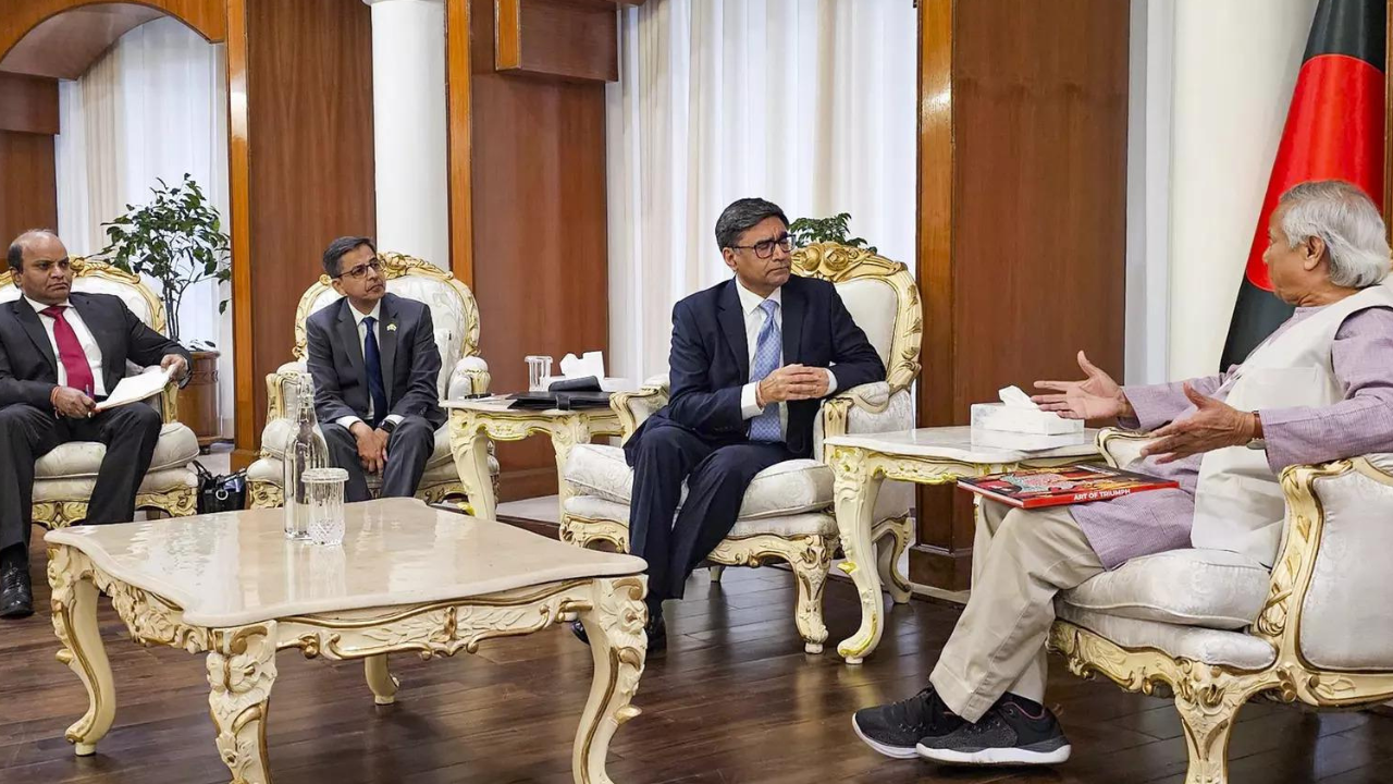 ‘Help clear the clouds’: Indian foreign secy meets B’desh interim chief Yunus amid rising tensions