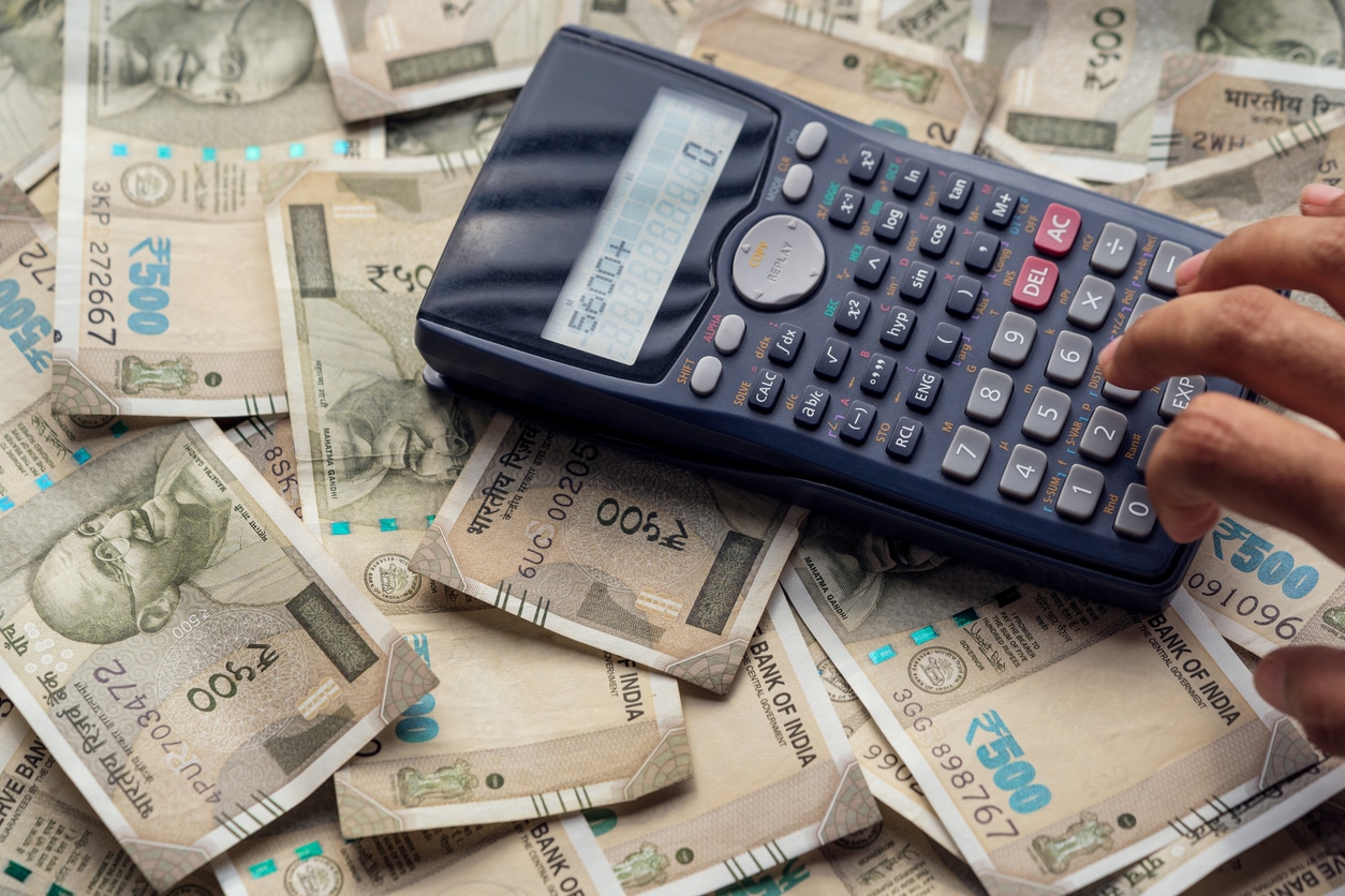 Income Tax May Be Reduced For Those Earning Up To Rs 15 Lakh: Report
