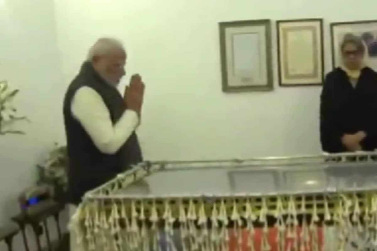 Manmohan Singh’s Mortal Remains Kept At Delhi House, PM Modi, Amit Shah, JP Nadda Pay Tributes